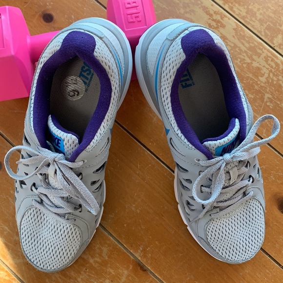 NWOT, Nike Fit Sole gray/purple trim running shoes. - Picture 2 of 6